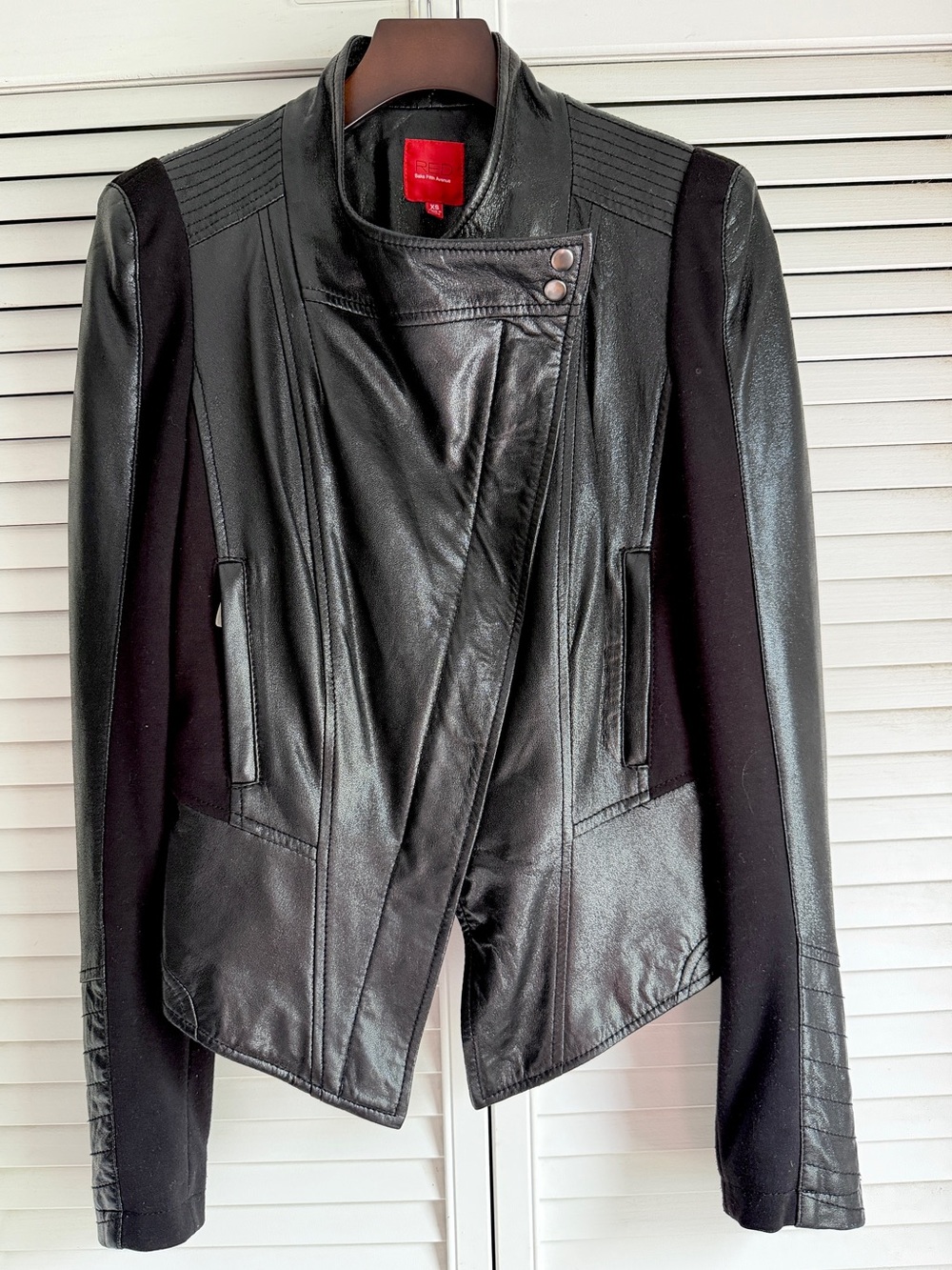 XS🖤 RED Saks Fifth Avenue Genuine Leather Shimmering Black Moto Jacket - Picture 3 of 13